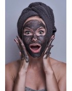 Verwöhne deine Haut: Gesichtsmasken & Pflegepads für strahlenden Teint